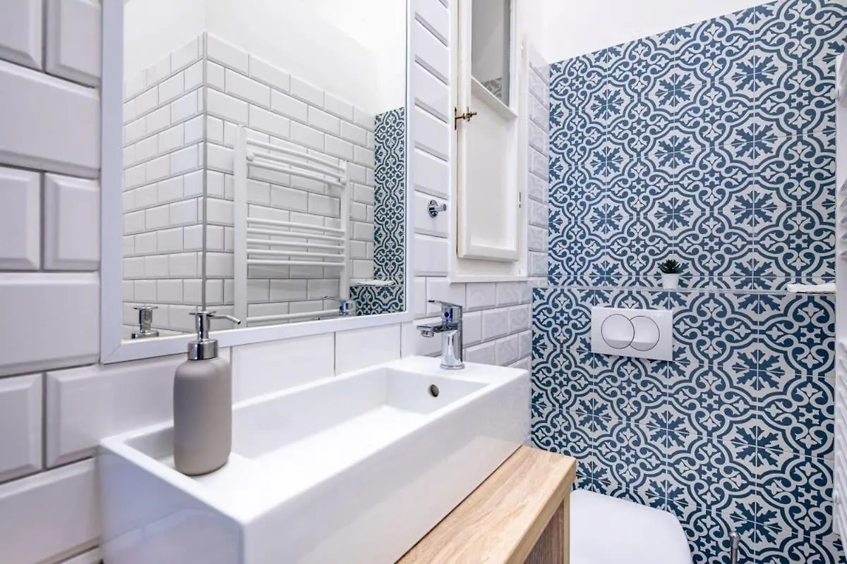 דירות בודפשט Modern Retreat For 8 Guests 0*,  הונגריה
