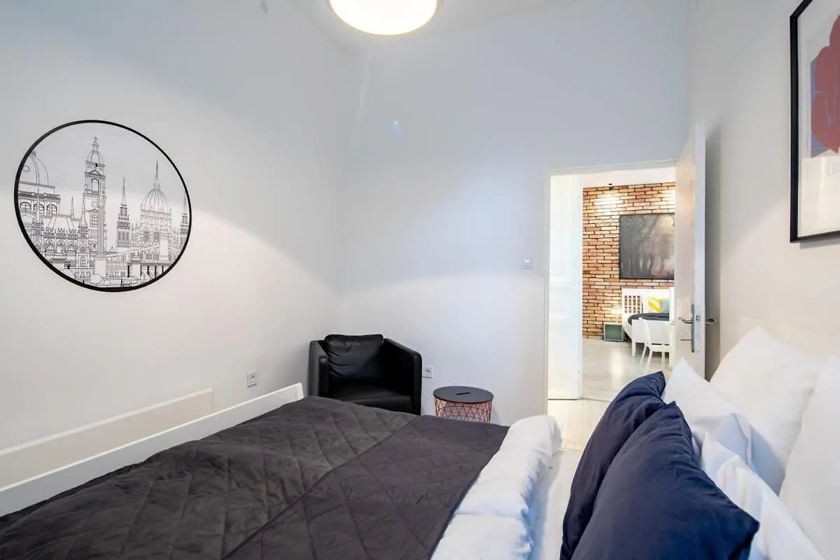 דירות בודפשט Modern Retreat For 8 Guests