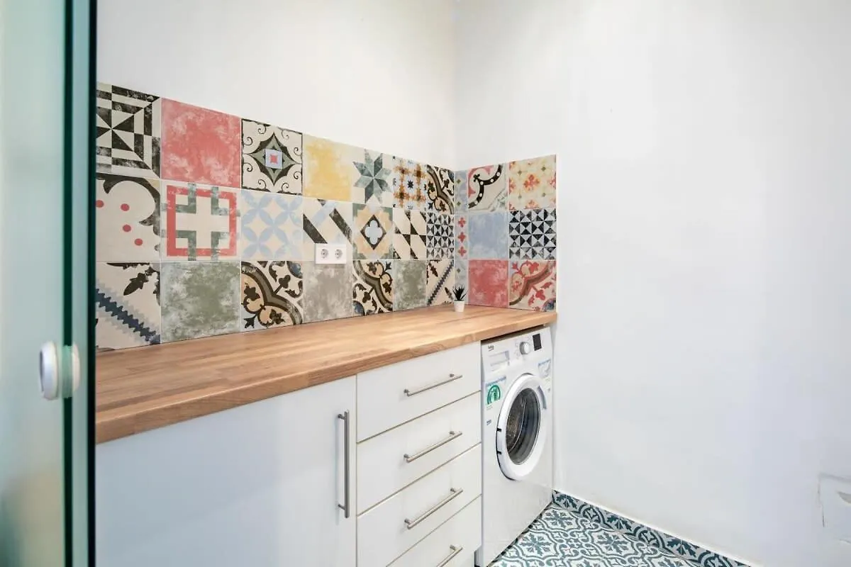 דירות בודפשט Modern Retreat For 8 Guests