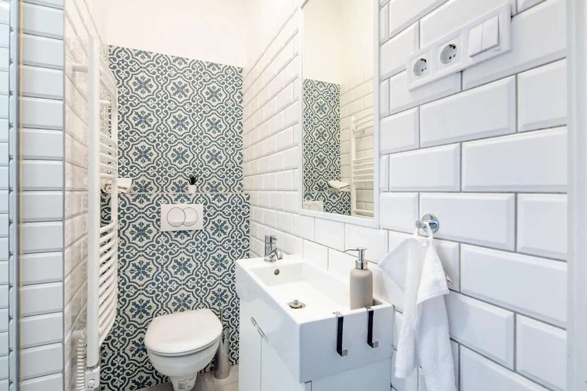 דירות בודפשט Modern Retreat For 8 Guests