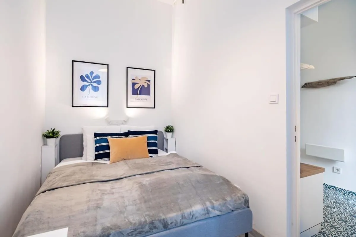 דירות בודפשט Modern Retreat For 8 Guests
