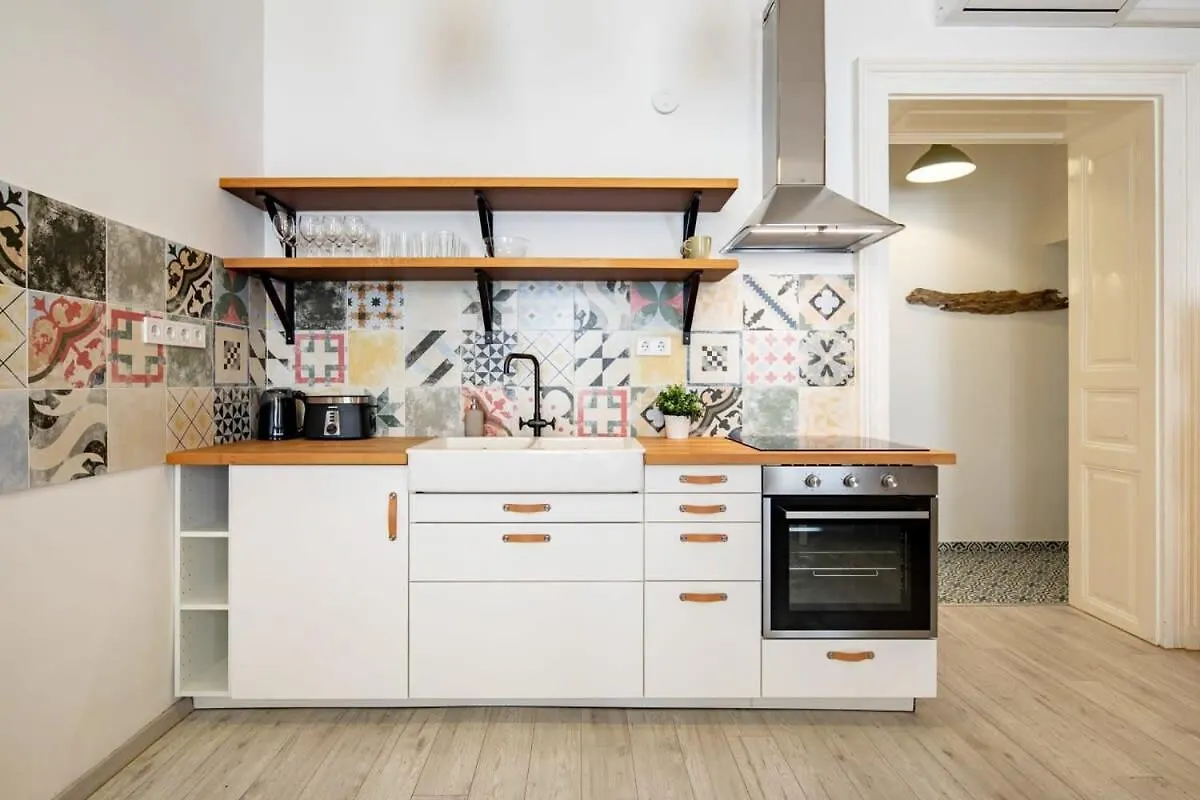 Modern Retreat For 8 Guests Lägenhet Budapest