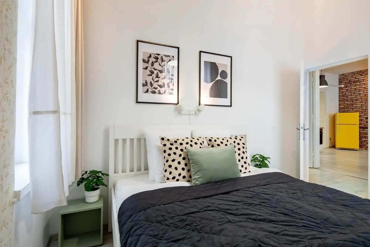 Modern Retreat For 8 Guests Lägenhet Budapest
