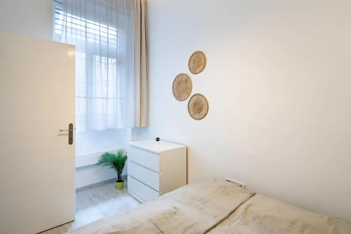 Modern Retreat For 8 Guests Lägenhet Budapest