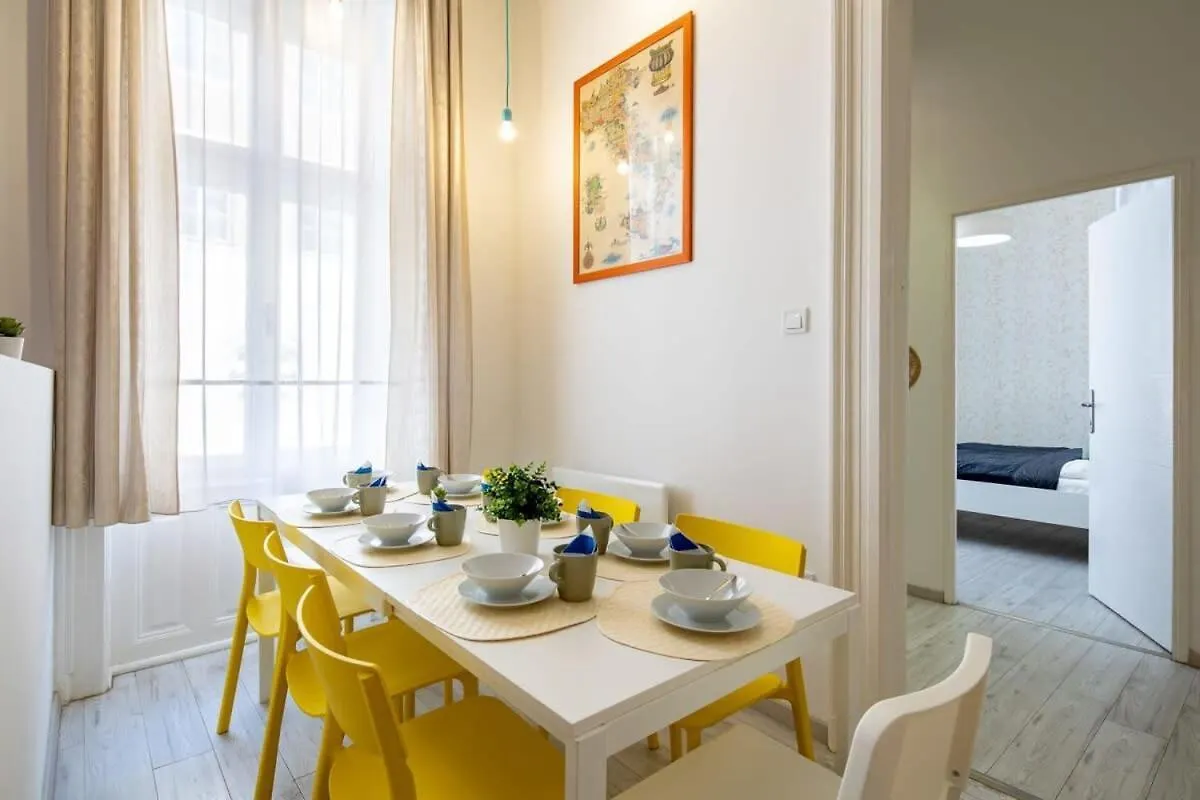 Modern Retreat For 8 Guests Lägenhet Budapest